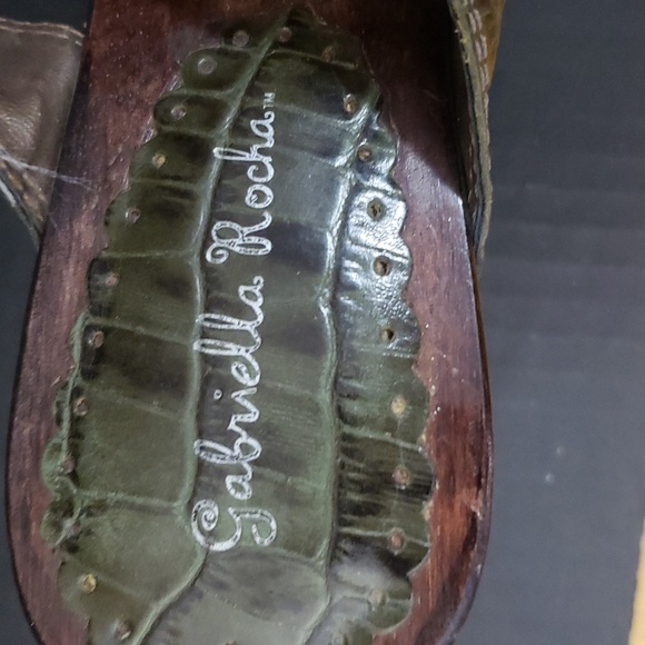 Gabriella Rocha "Denyella" Green Leather and Wood Sandals. Size 10. - Picture 9 of 10